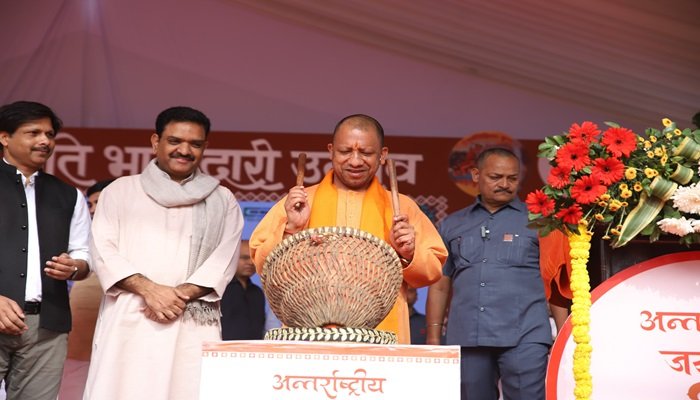 मातृभूमि के प्रति त्याग, निष्ठा और वीरता की प्रेरणा का स्रोत है जनजातीय समुदाय: सीएम योगी