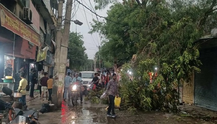 यूपी-बिहार में बिजली गिरने से चार लोगों की मौत, 21 राज्यों में तेज बारिश और आंधी-तूफान का अलर्ट