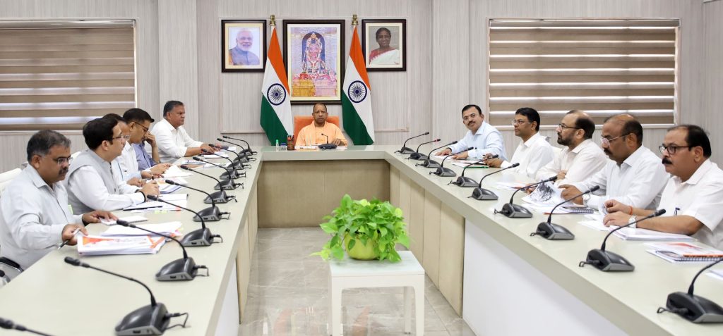 बोले सीएम योगी- गो आश्रय स्थलों के आर्थिक स्वावलम्बन के लिए हों ठोस प्रयास