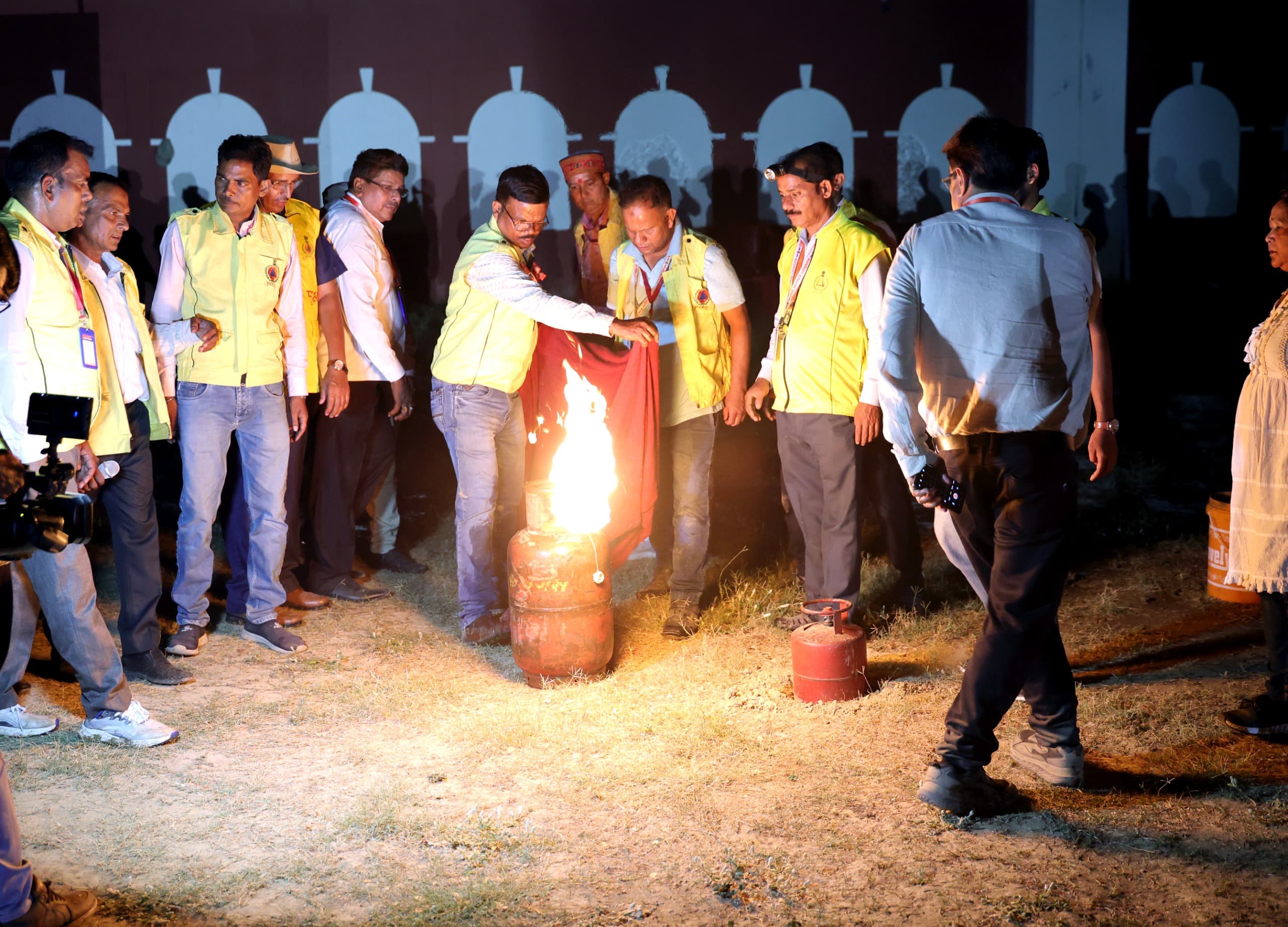जिन्होंने भारत की बहन-बेटियों का सिंदूर छीनने की कोशिश की, उन्हें अपना खानदान खोना पड़ा: सीएम योगी