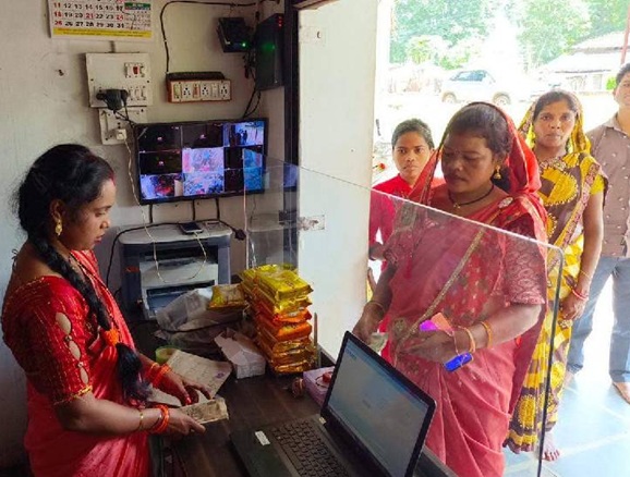 सरकार की इस योजना से गांवों में आसान हुई बैंकिंग, महिलाओं को मिला रोजगार