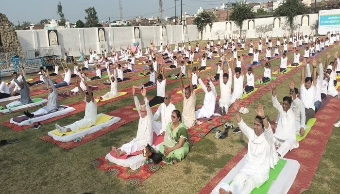 लखनऊ में 25 प्रमुख योग स्थल, जयंत चौधरी बोले- अच्छा योग करने वालों को दूंगा टिकट