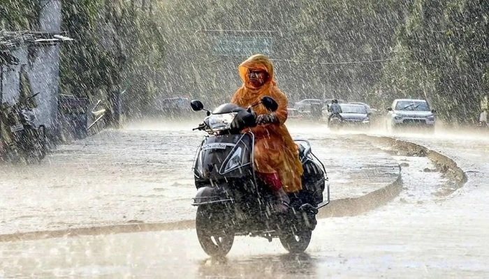 यूपी के 30 जिलों में बारिश और 58 में बिजली गिरने का येलो अलर्ट किया गया जारी