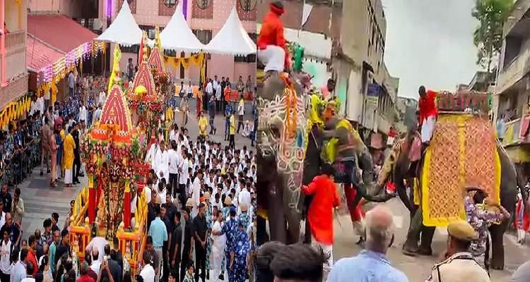 अहमदाबाद जगन्नाथ रथयात्रा में हाथी हुआ बेकाबू, वन विभाग ने काबू किया