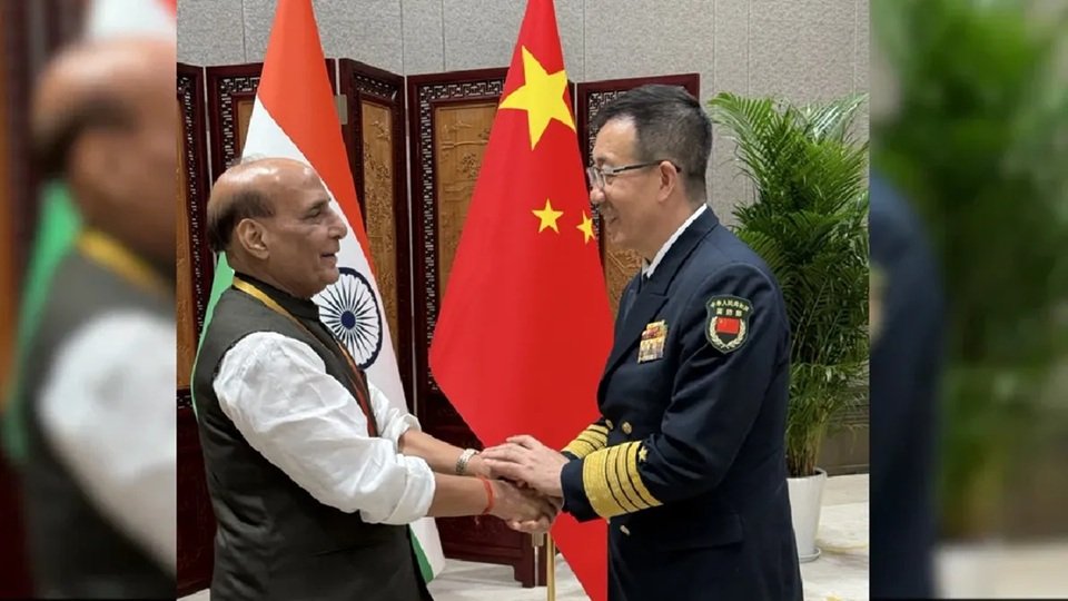 राजनाथ सिंह और चीनी रक्षा मंत्री के बीच हुई अहम चर्चा, जानिए क्या हुई बातचीत