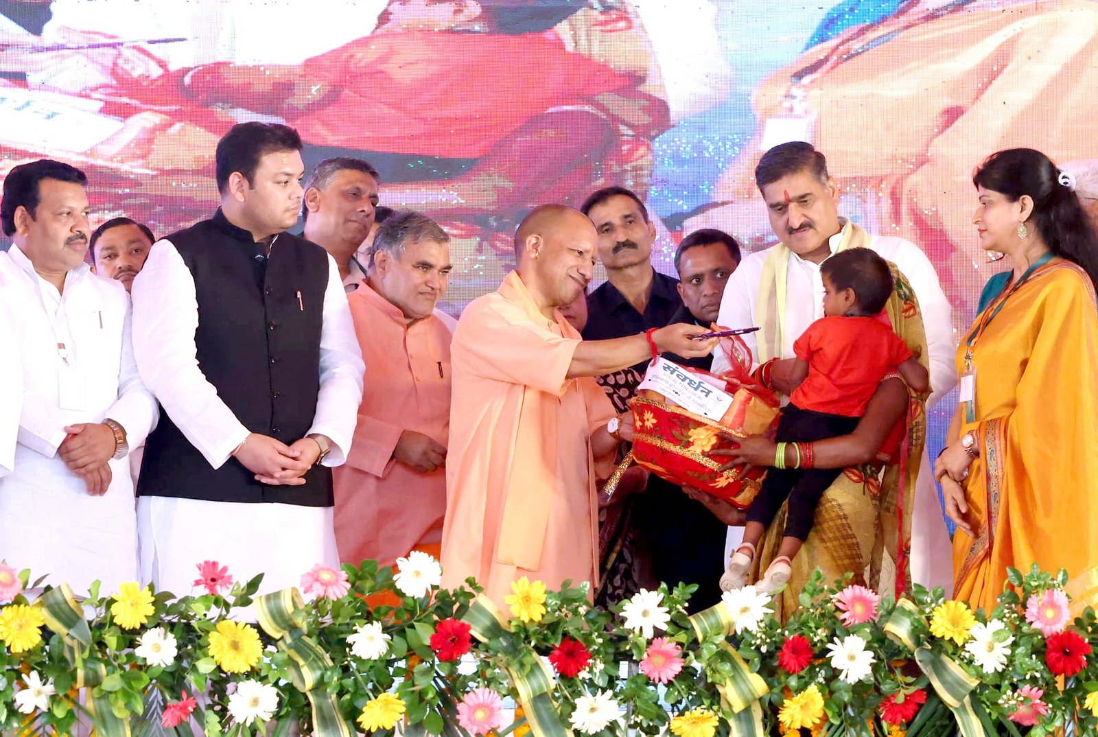 आज की सबसे बड़ी आवश्यकता है स्वदेशी अपनाना: सीएम योगी