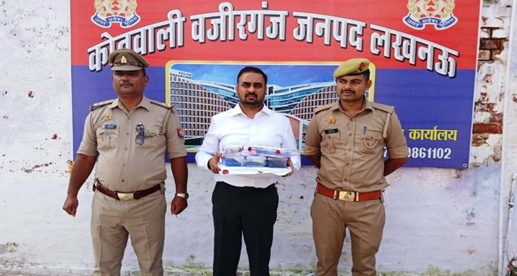 लखनऊ में पकड़ा गया फर्जी IAS: लग्जरी गाड़ियों का काफिला, कई सरकारी कार्यक्रमों में लिया हिस्‍सा